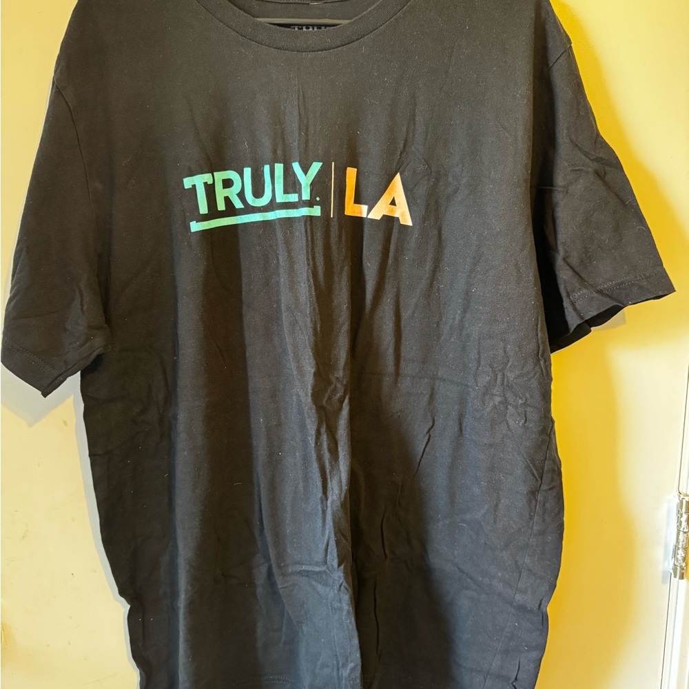 TRULY Black Short Sleeve Tee